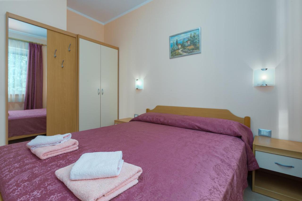 Apartments Maria Poreč Exterior foto